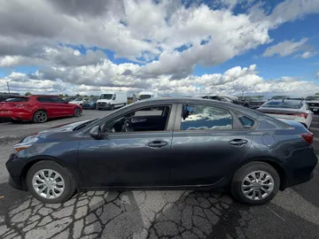2023 Kia Forte - image 4