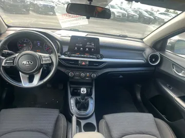 2020 Kia Forte - image 9