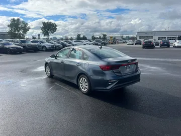2020 Kia Forte - image 4