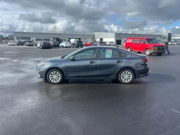 2020 Kia Forte - image 3