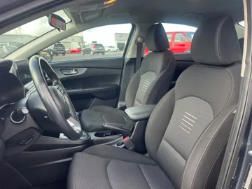 2020 Kia Forte - image 8