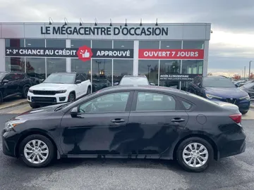 2022 Kia Forte - image 4