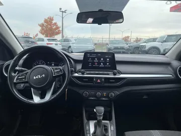2022 Kia Forte - image 9