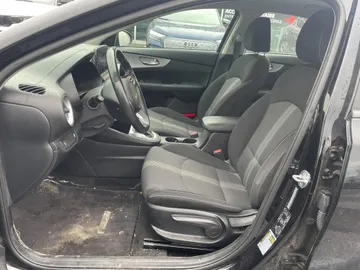 2022 Kia Forte - image 8