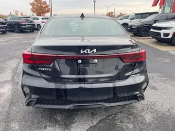 2022 Kia Forte - image 6