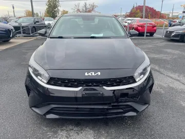 2022 Kia Forte - image 2