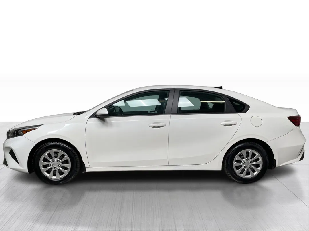 2023 Kia Forte — photo 8