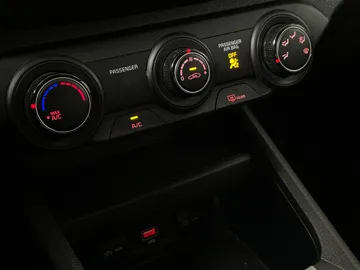 2023 Kia Forte - image 21