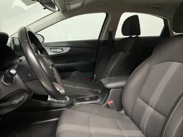 2023 Kia Forte - image 3