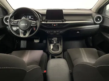 2023 Kia Forte - image 4