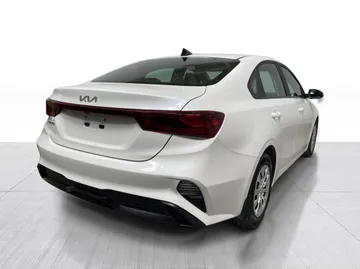 2023 Kia Forte - image 13