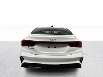 2023 Kia Forte - image 11