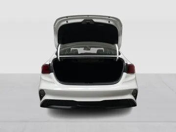 2023 Kia Forte - image 12