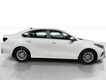 2023 Kia Forte - image 2