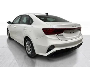 2023 Kia Forte - image 10