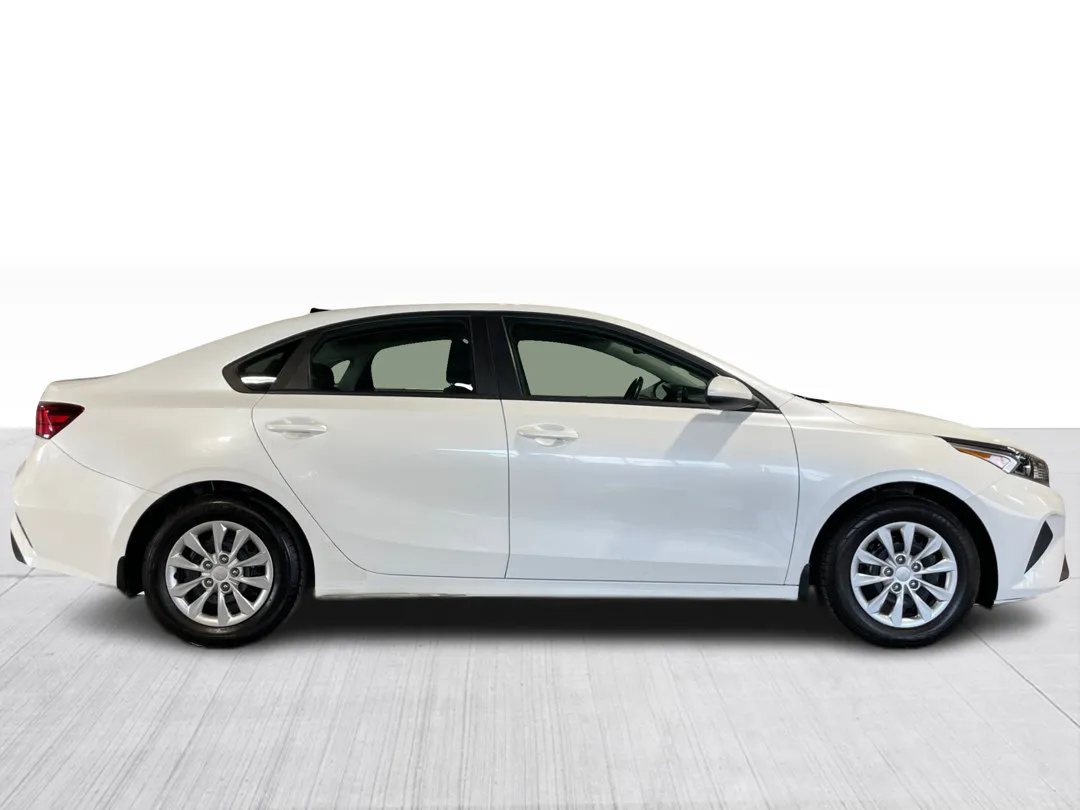 2024 Kia Forte — photo 2