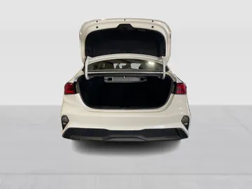 2024 Kia Forte - image 12