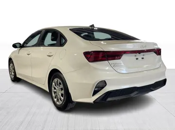 2024 Kia Forte - image 10