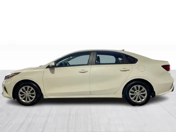 2024 Kia Forte - image 9