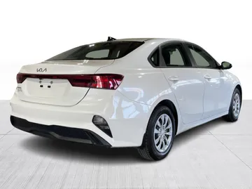 2024 Kia Forte - image 13