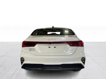 2024 Kia Forte - image 11