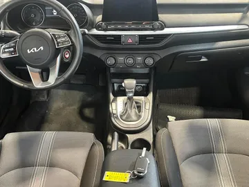 2023 Kia Forte - image 6