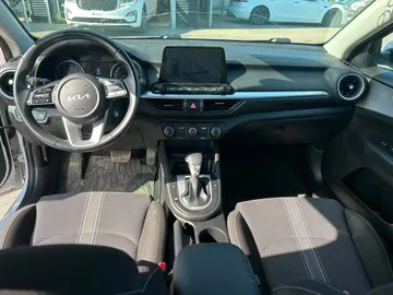 2023 Kia Forte - image 9