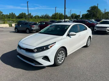 2023 Kia Forte - image 3