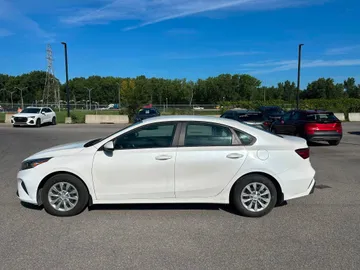 2023 Kia Forte - image 6