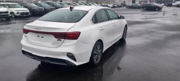 2024 Kia Forte - image 7