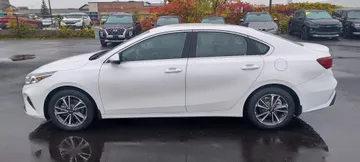 2024 Kia Forte - image 4