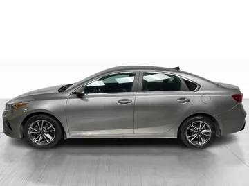 2023 Kia Forte - image 10