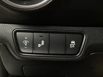 2023 Kia Forte - image 21