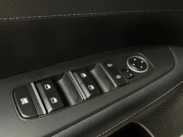 2023 Kia Forte - image 20