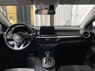 2023 Kia Forte - image 4