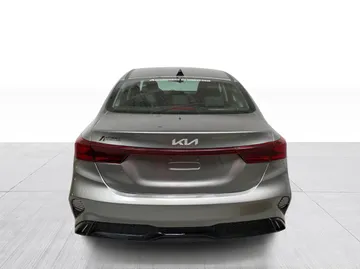 2023 Kia Forte - image 12