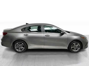 2023 Kia Forte - image 2