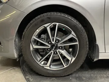 2023 Kia Forte - image 6