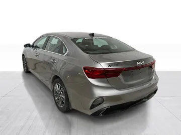 2023 Kia Forte - image 11