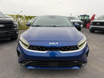 2023 Kia Forte - image 2