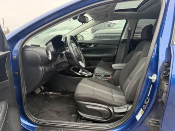 2023 Kia Forte - image 8