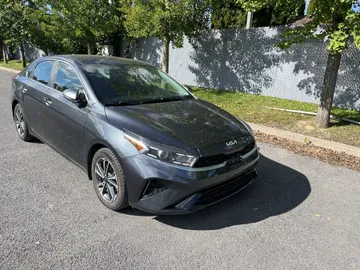 2022 Kia Forte - image 3