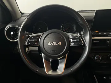 2024 Kia Forte - image 17