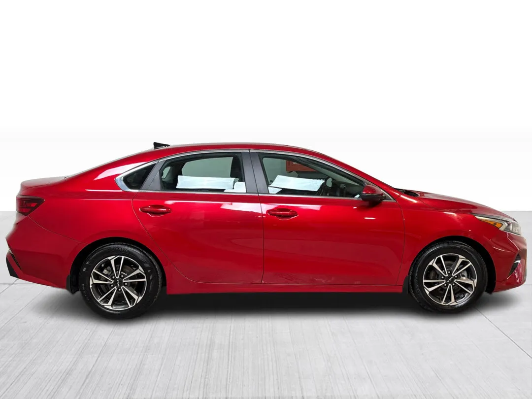 2024 Kia Forte — photo 2