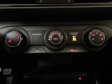 2024 Kia Forte - image 21
