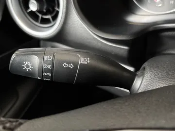 2024 Kia Forte - image 18
