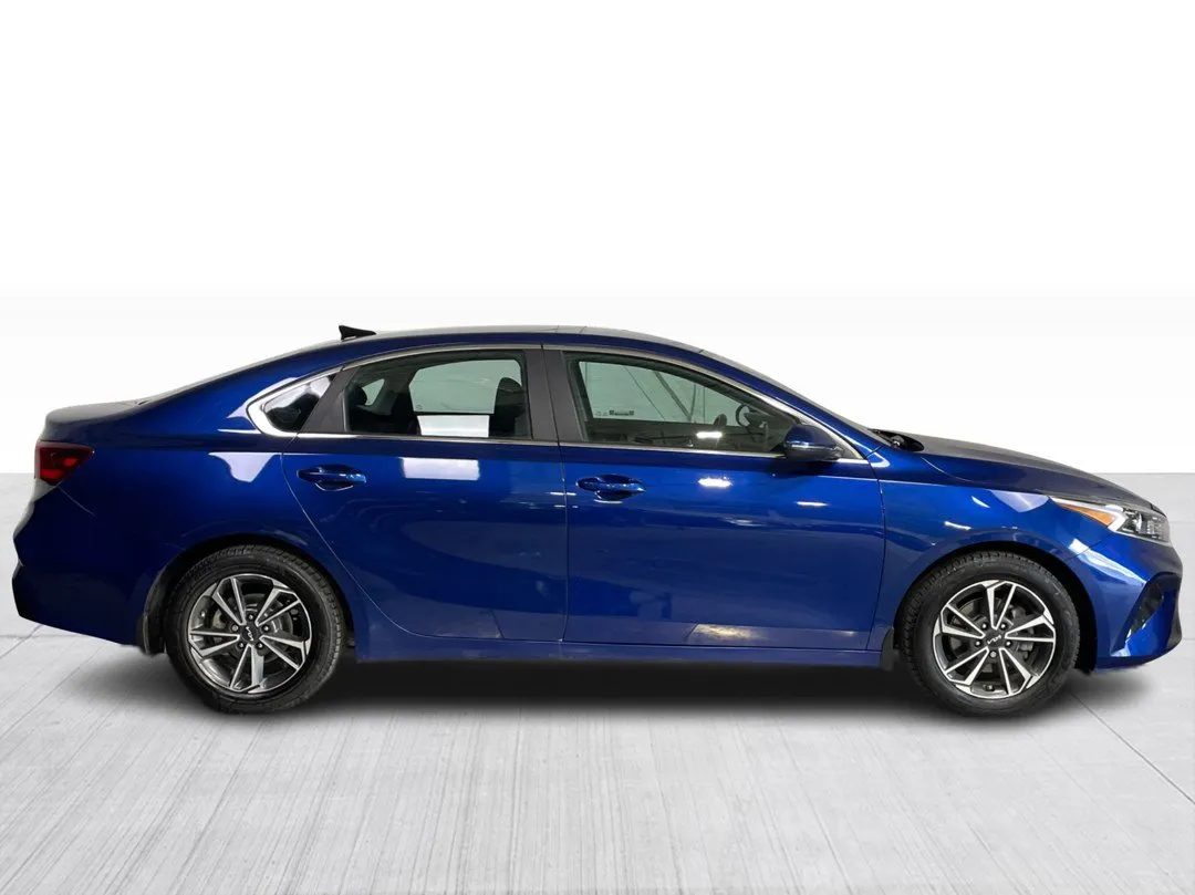 2023 Kia Forte — photo 2