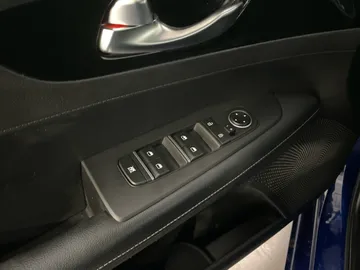 2023 Kia Forte - image 21