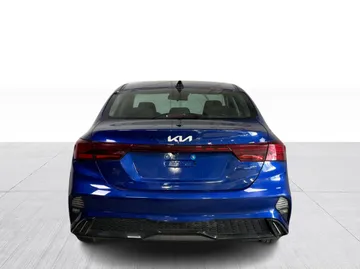 2023 Kia Forte - image 12