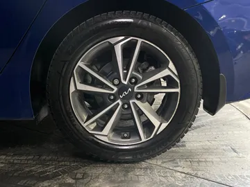 2023 Kia Forte - image 6